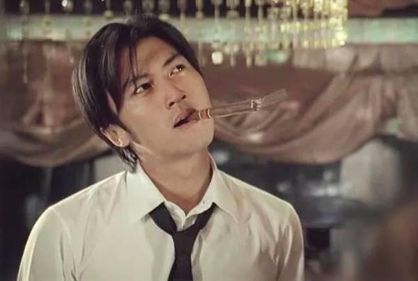 看了谢霆锋的成长经历，才懂他为什么不要柏芝、而选择大龄的王菲