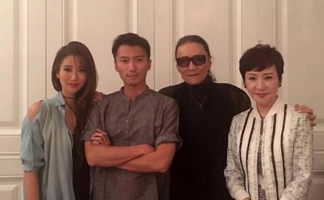 看了谢霆锋的成长经历，才懂他为什么不要柏芝、而选择大龄的王菲