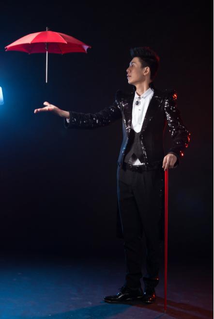 深圳魔术师演出花絮大型舞台魔术跟近景互动魔术年会演出节目