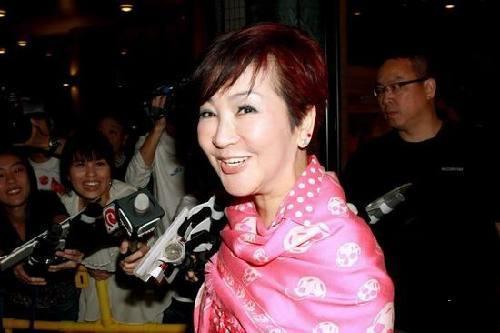 看了谢霆锋的成长经历，才懂他为什么不要柏芝、而选择大龄的王菲