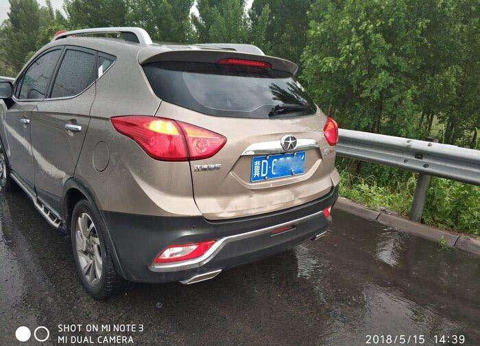 江淮瑞风S3遭别克威朗追尾，车主：小3真给我长脸！