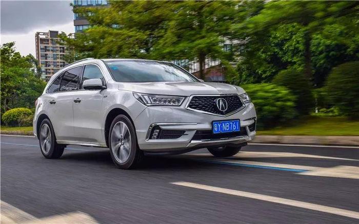 试驾讴歌MDX：8缸的性能、4缸的油耗、超跑的黑科技