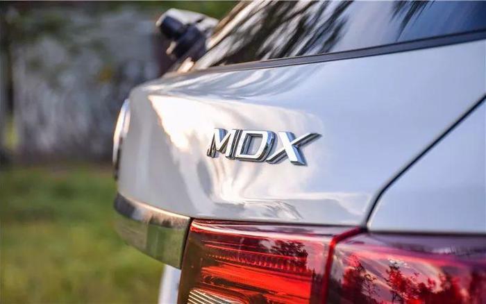 试驾讴歌MDX：8缸的性能、4缸的油耗、超跑的黑科技