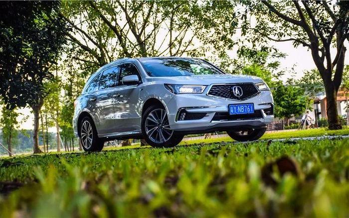 试驾讴歌MDX：8缸的性能、4缸的油耗、超跑的黑科技