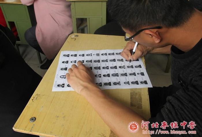 河北枣强中学教师“刷脸”考试，规定时间内把50名学生名字写好