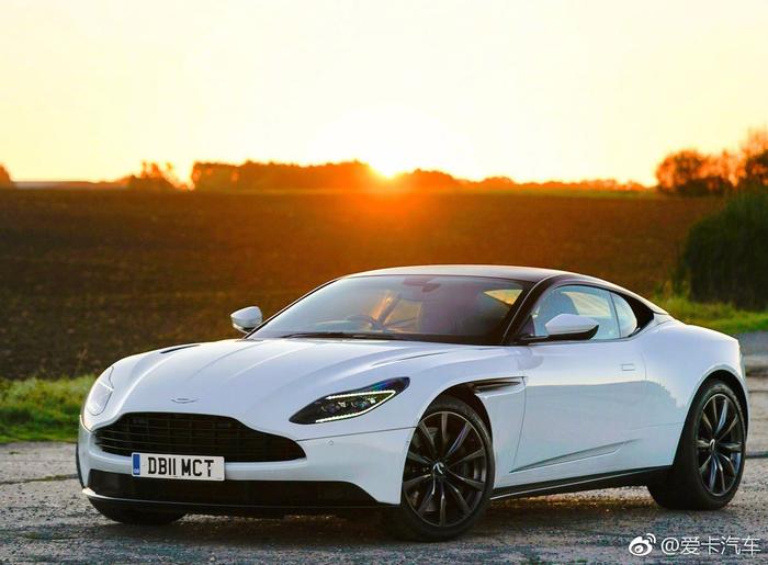 夹杂着英国人“含蓄浪”的一款跑车—Aston Martin 2018 DB11 V8