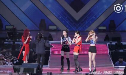 女团BLACKPINK表演到一半突然被请下舞台:心疼四个一脸懵的女孩