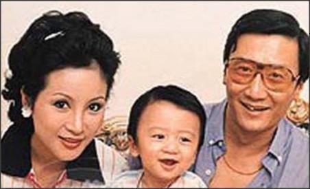 看了谢霆锋的成长经历，才懂他为什么不要柏芝、而选择大龄的王菲