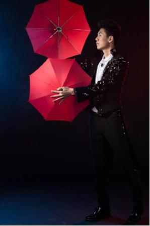 深圳魔术师演出花絮大型舞台魔术跟近景互动魔术年会演出节目