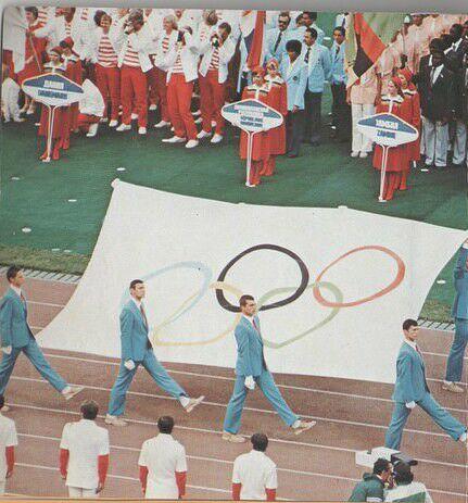 1980年莫斯科奥运会执行奥运会旗入场任务的苏联国防部中央仪仗队（即