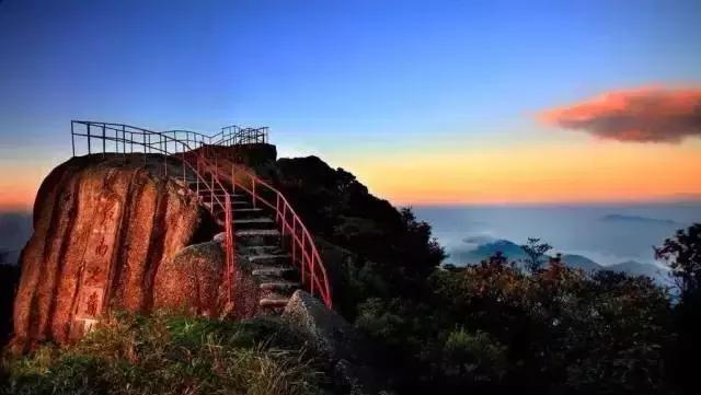 广西海拔最高风景最美的十大山峰，你都爬过了吗