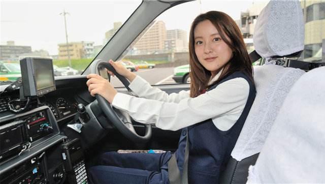 日本出租车司机, 微笑服务从不拒载, 与国内差距较大