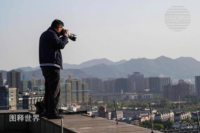 一位杭州摄影师，历时2年多，用2万张相片“抢救”百年造纸老厂