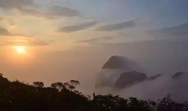 广西海拔最高风景最美的十大山峰，你都爬过了吗