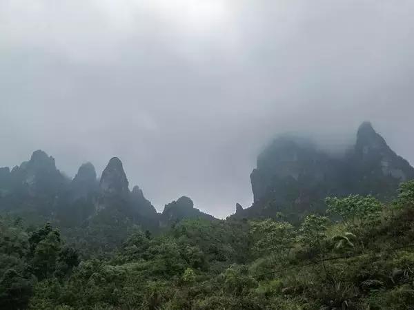 广西海拔最高风景最美的十大山峰，你都爬过了吗