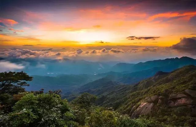 广西海拔最高风景最美的十大山峰，你都爬过了吗