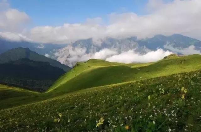 广西海拔最高风景最美的十大山峰，你都爬过了吗