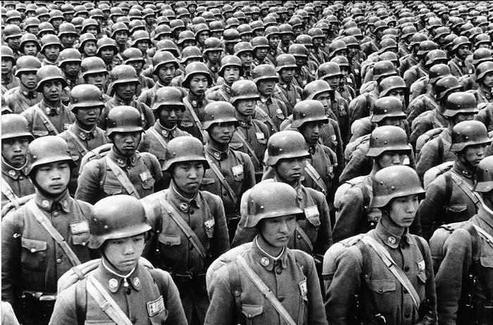 抗日战争后期，蒋介石为何突然裁军百万？真实原因很简单