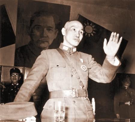 抗日战争后期，蒋介石为何突然裁军百万？真实原因很简单
