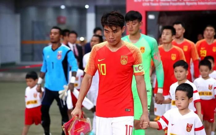 国足1:0险胜上港U21，球迷：里皮打泰国输少当赢吧！