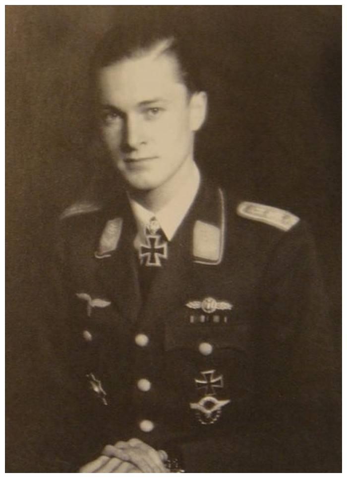 这个身穿德国军服的指挥官，因为长得帅，成二战最传奇的人物