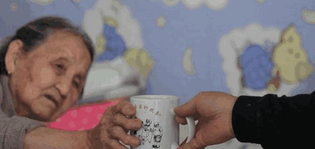 每次回娘家继父都提这种要求, 我真的很为难