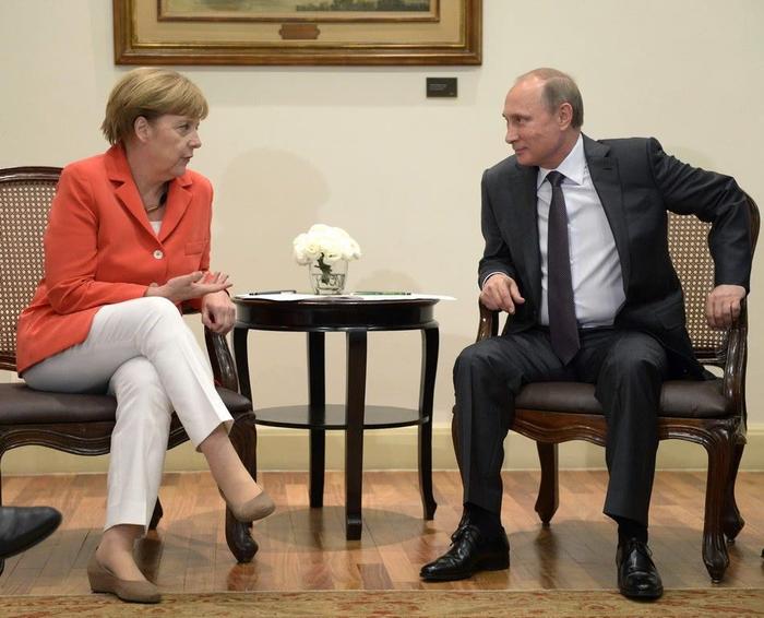 德国总理默克尔访俄，俄罗斯总统普京送鲜花，何意？