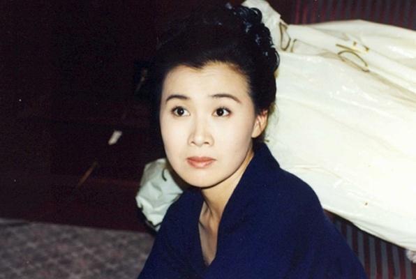 《围城》28年了，陈道明盛赞的美人去世，两人离婚，她消失可惜！