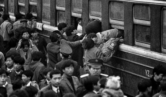 1970年世界杯半决赛意大利对阵西德双方鏖战至加时赛贡献史诗级对决被称作最经典足球比赛之一