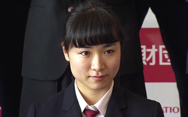 日本女乒穿西装出席颁奖仪式：石川佳纯被嘲脸大如饼，女神范不再