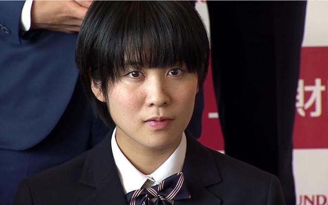 日本女乒穿西装出席颁奖仪式：石川佳纯被嘲脸大如饼，女神范不再