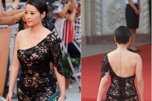 女明星礼服在强光下变透视装，范冰冰最惨胸前大走光