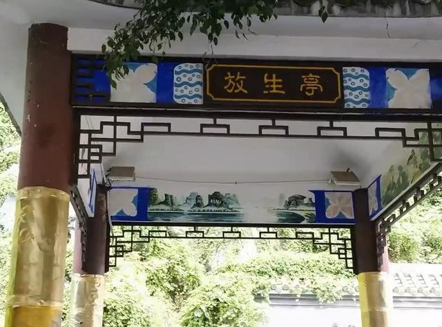 广西梧州市龙母庙，中国最高的38米龙母圣像