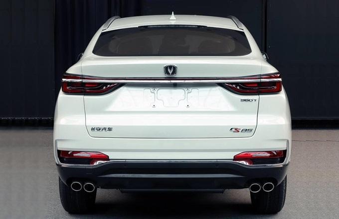 长安终于造出轿跑SUV，颜值媲美宝马X6，2.0T+6AT，配4个排气孔