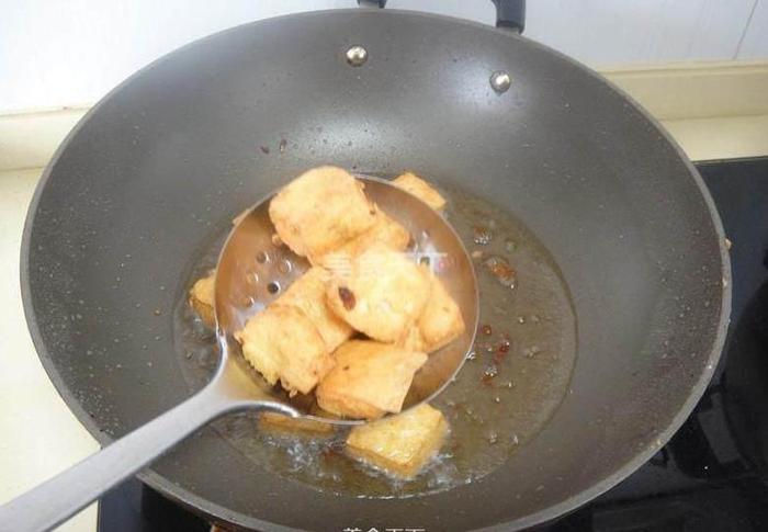 臭豆腐怎么做好吃?臭豆腐的家常做法，只吃一口就会爱上它！