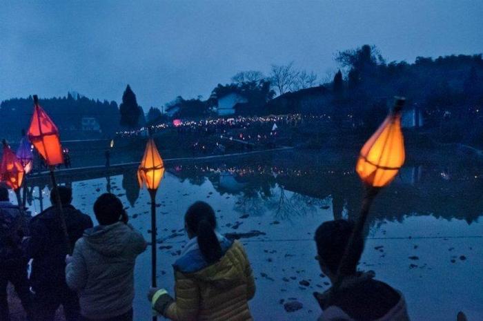 四川南充的“蛤蟆节“，一场地方民俗的另类狂欢！