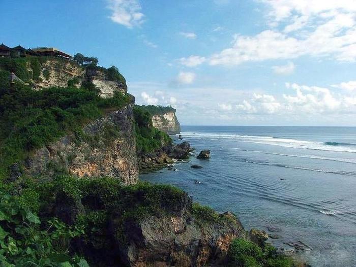 ​爪哇岛风光旖旎，每年吸引大批游客前往观光旅游