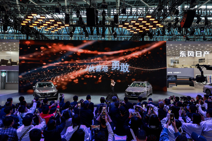 张靓颖广州车展献唱天籁演唱会，人声与音响碰撞火花