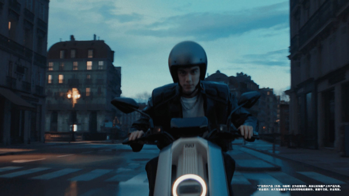 吴磊称勇敢需带小牛特质，展现反差魅力