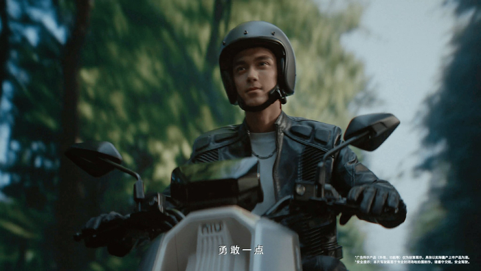 吴磊称勇敢需带小牛特质，展现反差魅力