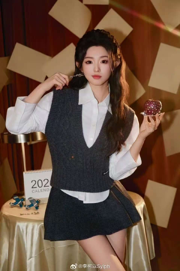 李柯以回应天选太奶评价,称成功靠运气与团队