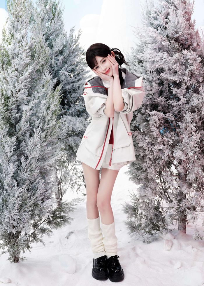 鞠婧祎直播开箱羽绒服送粉丝福利