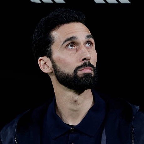 阿韦罗亚与球队队长会面，要求队员付出更多努力