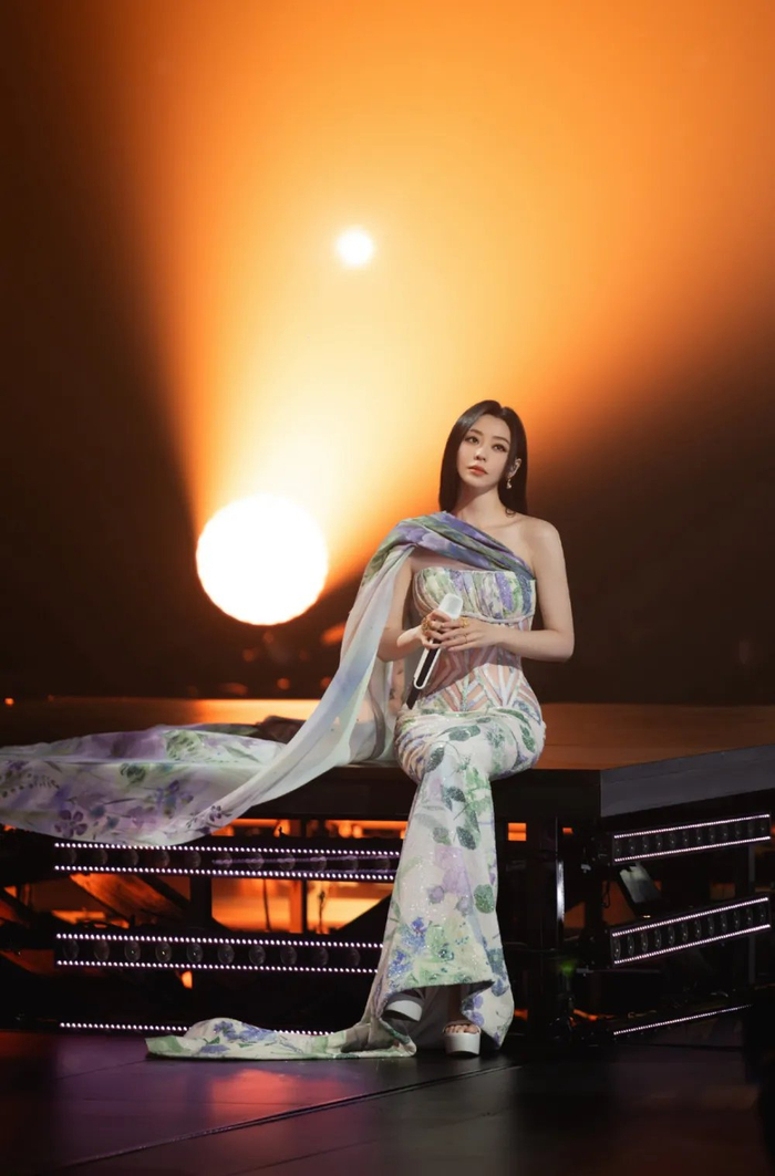 张靓颖因带状疱疹取消成都跨年加场