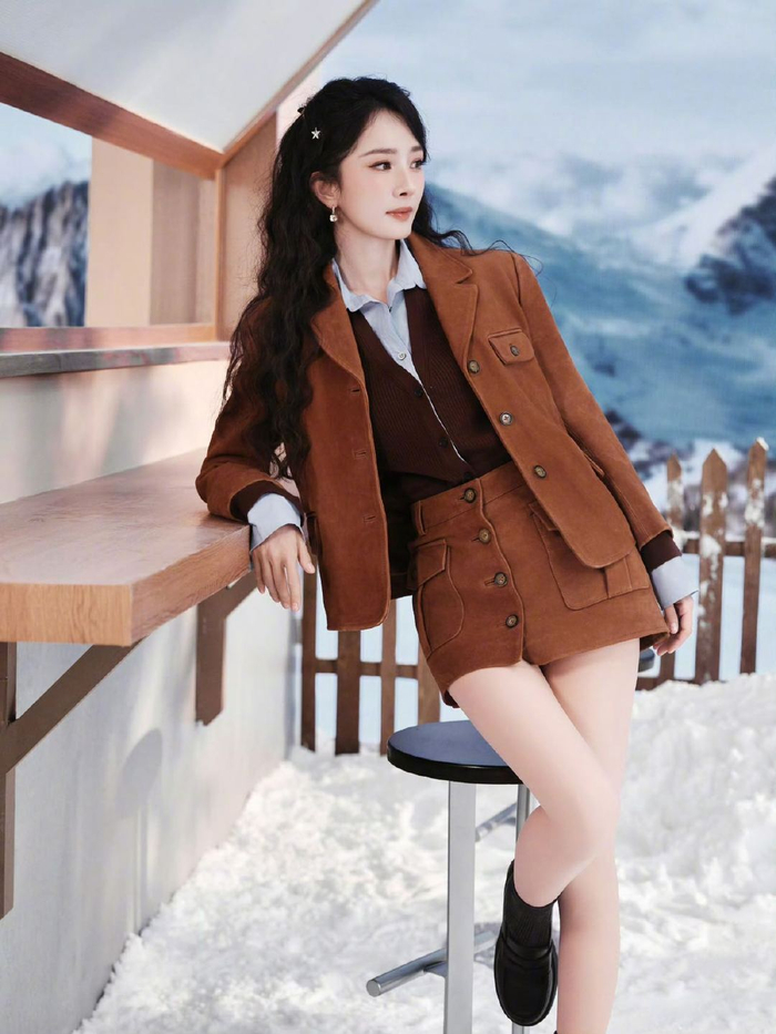 新浪娱乐2025惊艳面孔官宣，肖战杨幂张艺兴迪丽热巴易烊千玺入选