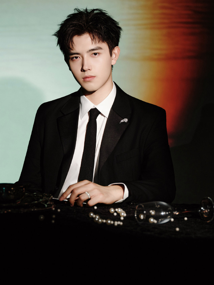 陈飞宇晒2025库存照感谢粉丝