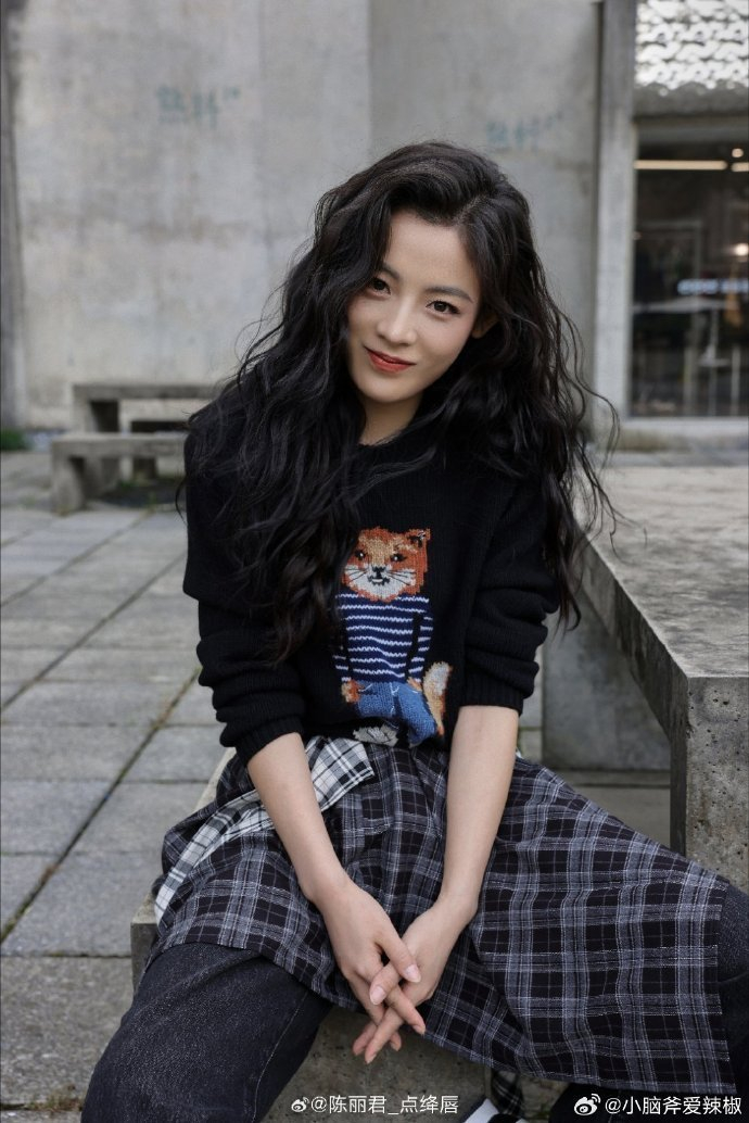 陈丽君踏雪溯源展现小雪节气中式美学