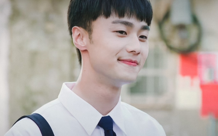 施柏宇拍戏晕倒送医后两天被偶遇约会，剧组称其被惯坏