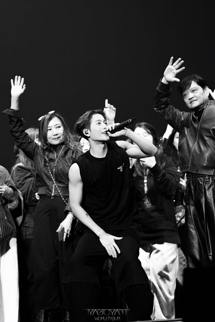 王嘉尔新专辑MAGICMAN2斩获2025年度最佳专辑及编辑最爱奖项