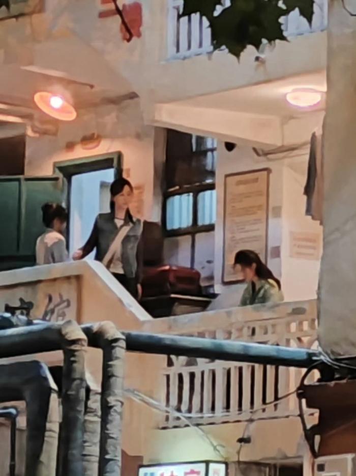 贾玲执导新片《转念花开》杀青，张小斐杨紫主演